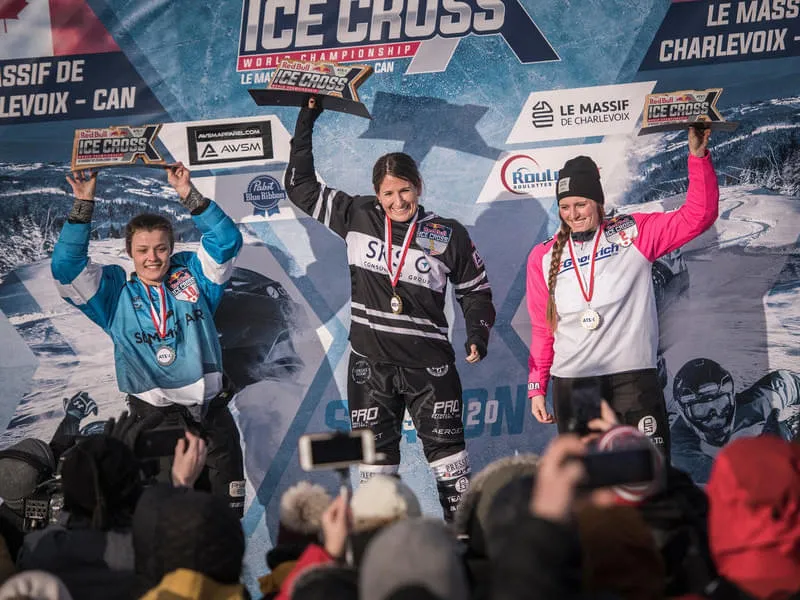 Amanda Trunzo (USA) (C), Maxie Plante (CAN) (L), Jacqueline Legere (CAN) (R)  © Sebastian Marko / Red Bull Content Pool