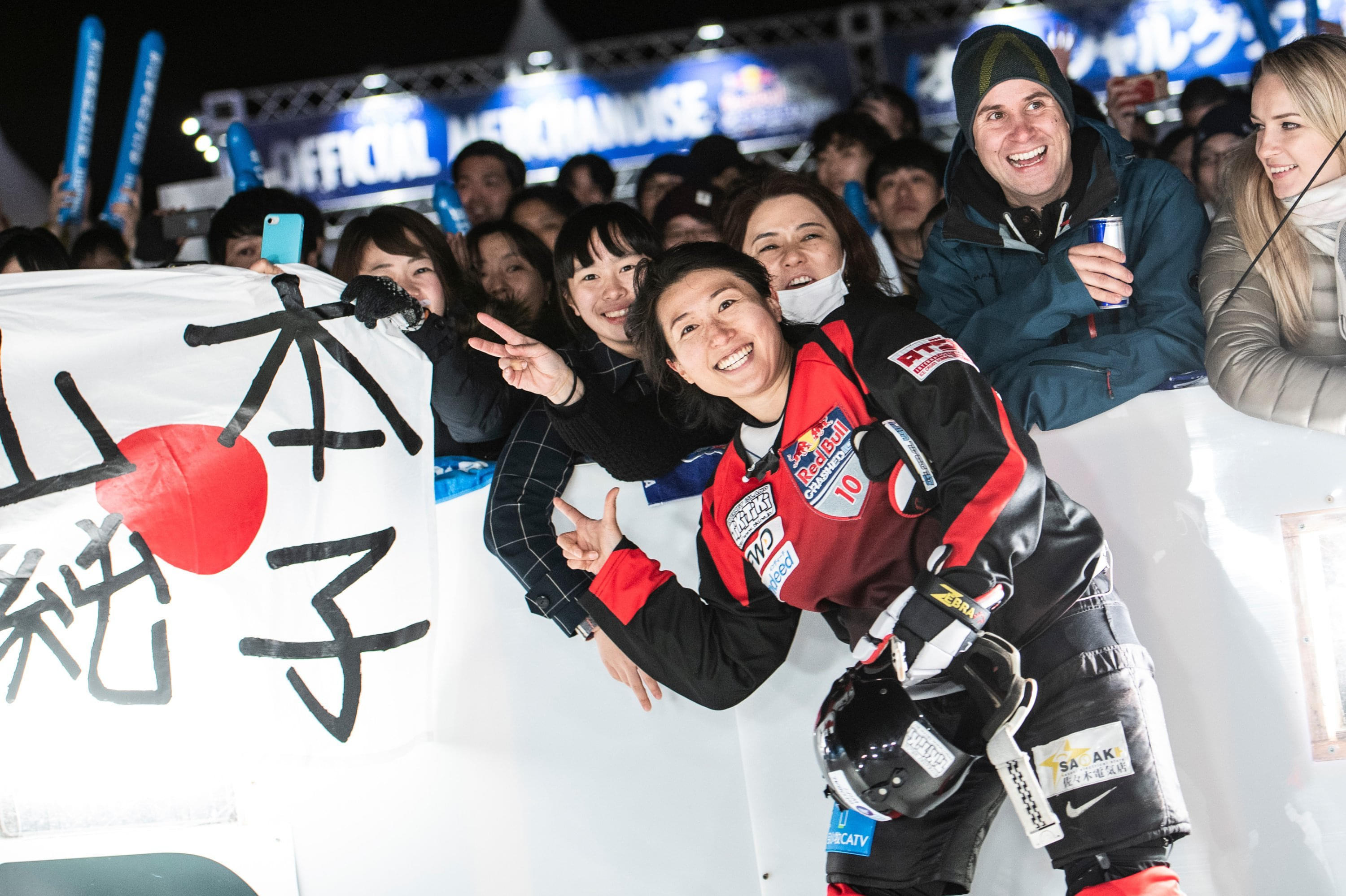 Junko Yamamoto poses for a photo with some fans. Image: Joerg Mitter / Red Bull Content Pool